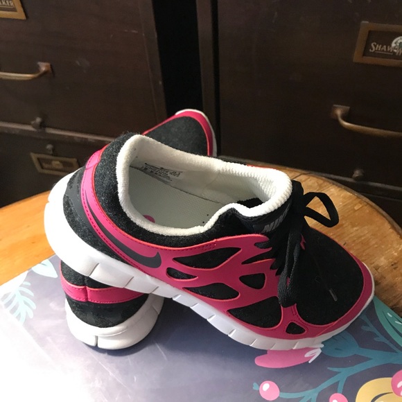 Nike Pink & Black Athletic Shoes 9.5 - Picture 3 of 5